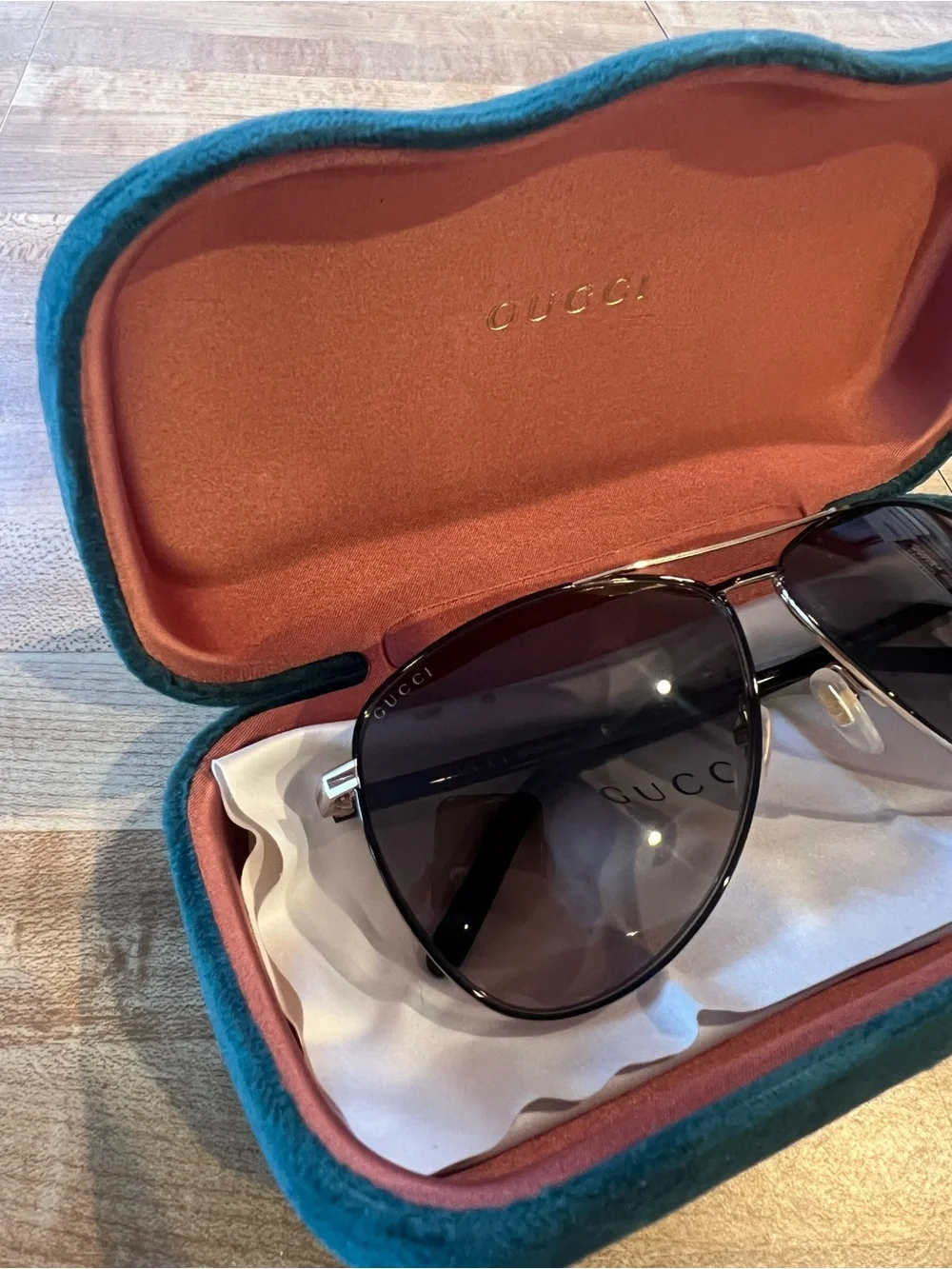 Gucci Women’s Black Aviator Sunglasses in Teal Velvet Case